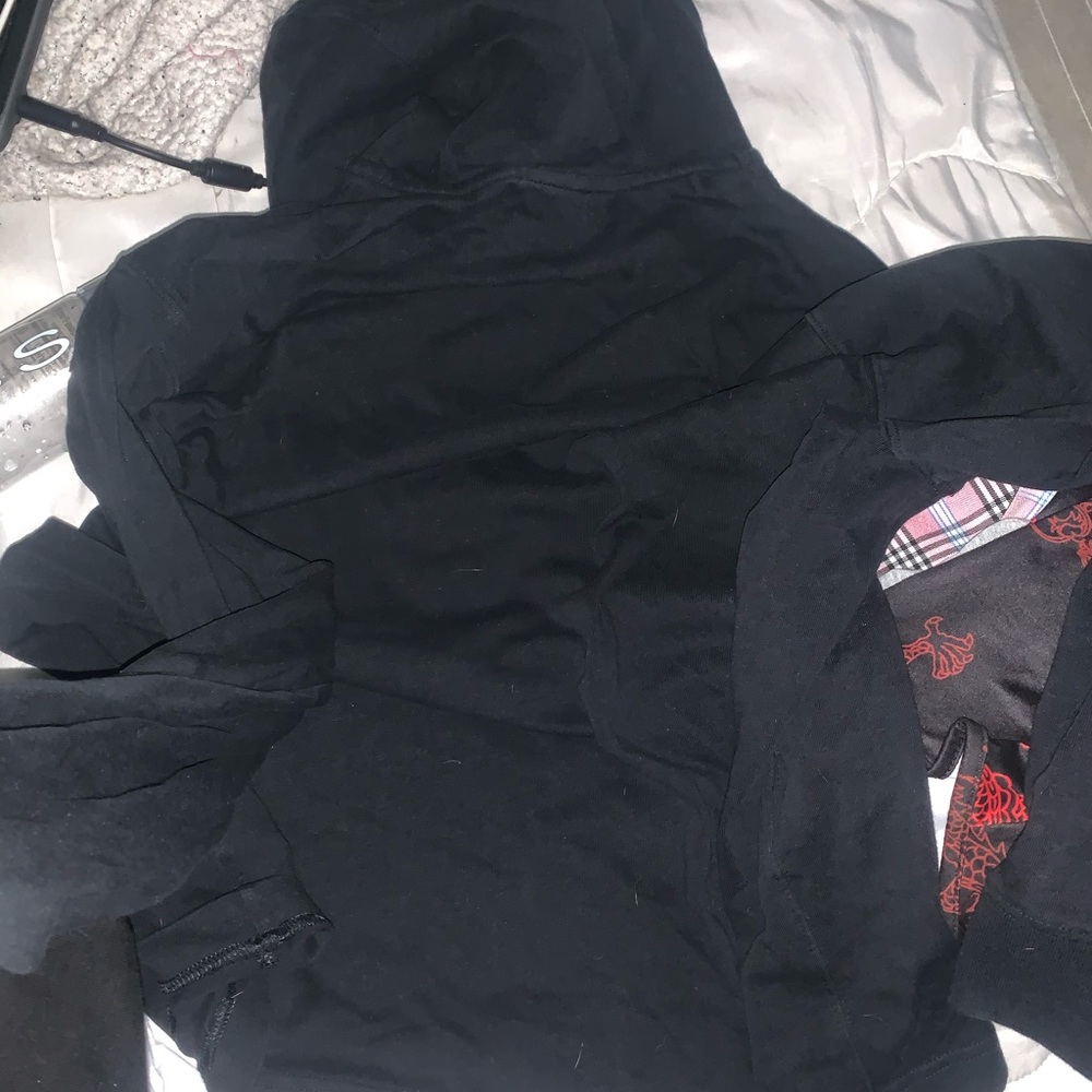 A medium nikes men sweatshirt.